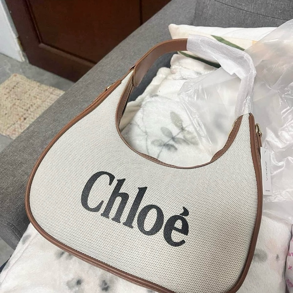 Dooooooop shoulder bag . Comes with strap